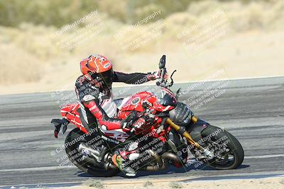 media/Dec-01-2025-Moto Forza (Mon) [[2daa91e15f]]/3-Beginner Group/Session 4 Turn 9/